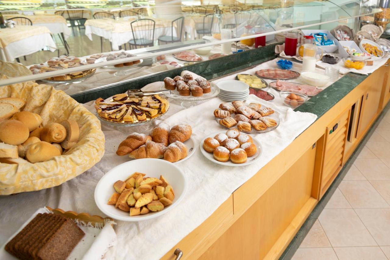 Hotel Caravel B&B Misano Adriatico Eksteriør billede