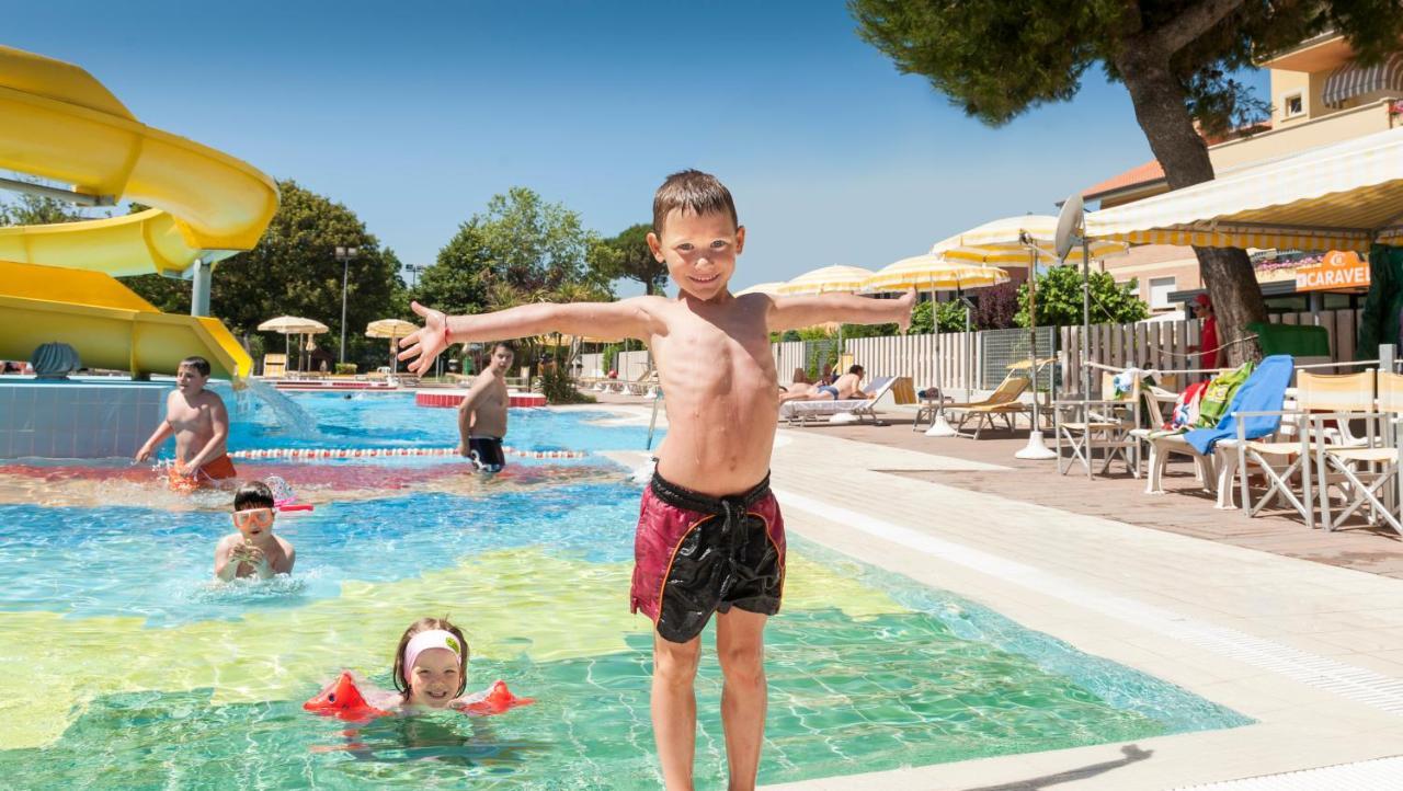 Hotel Caravel B&B Misano Adriatico Eksteriør billede