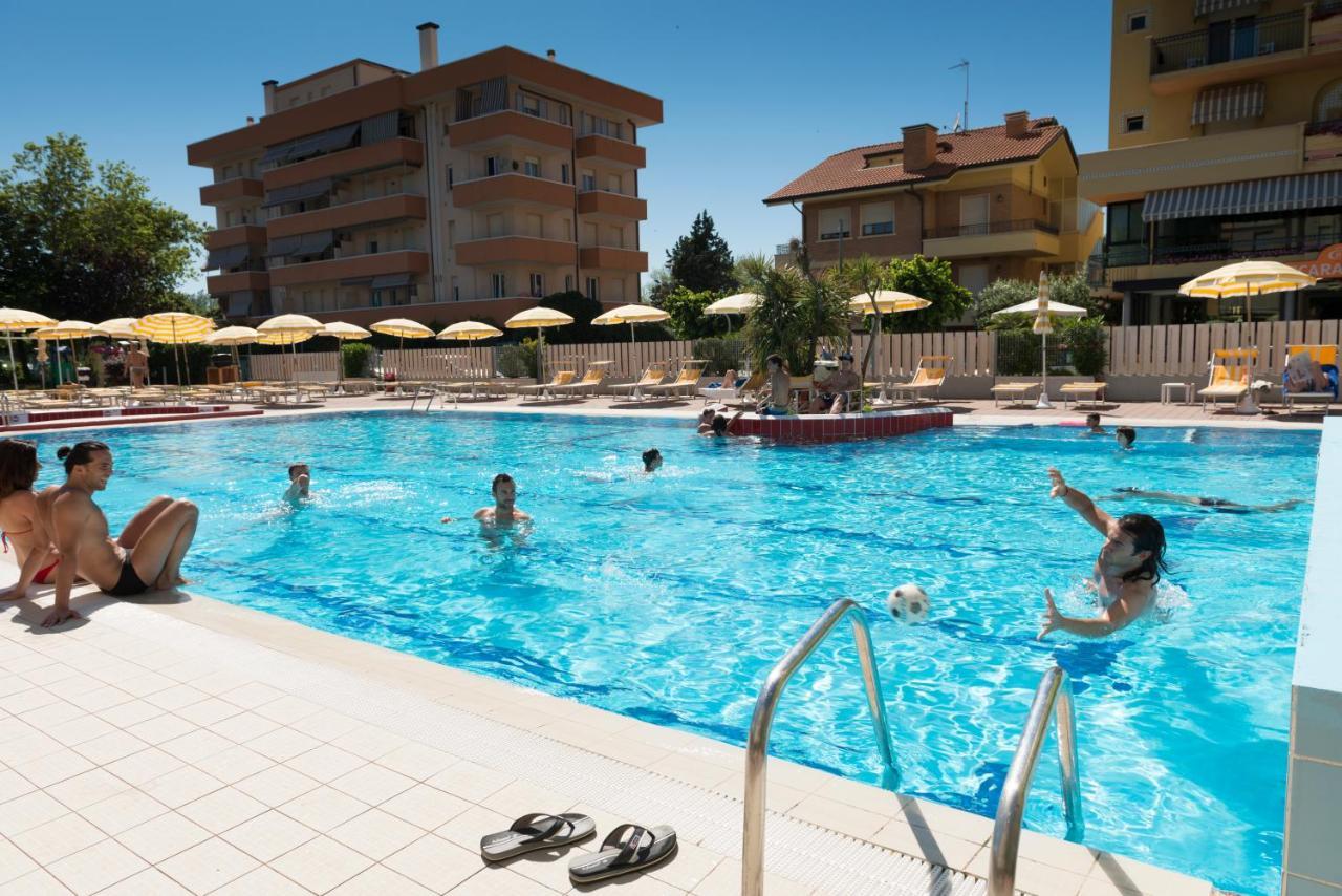 Hotel Caravel B&B Misano Adriatico Eksteriør billede