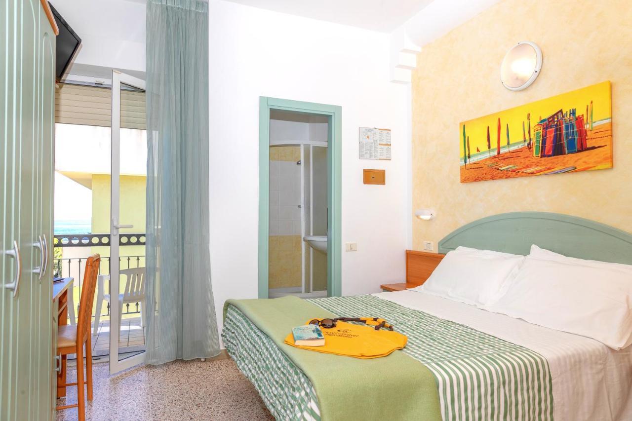 Hotel Caravel B&B Misano Adriatico Eksteriør billede