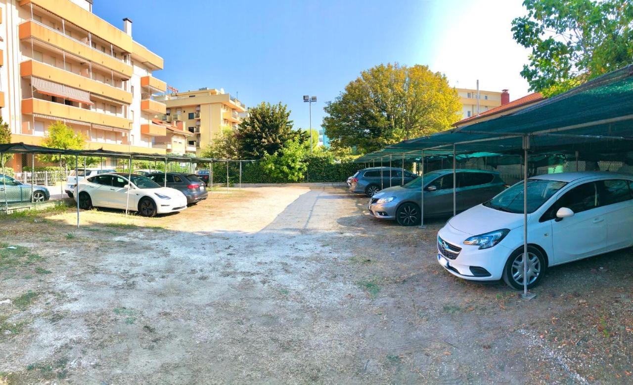 Hotel Caravel B&B Misano Adriatico Eksteriør billede