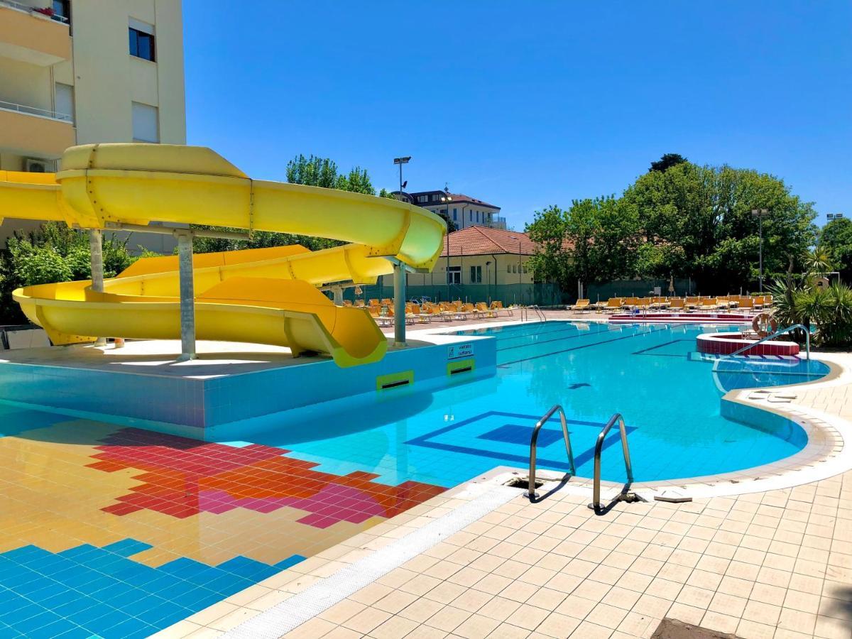 Hotel Caravel B&B Misano Adriatico Eksteriør billede
