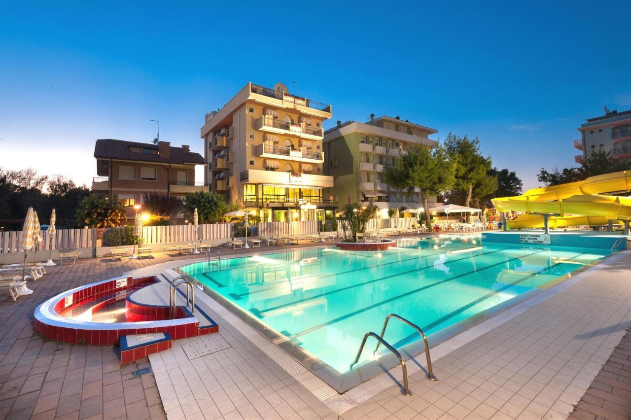 Hotel Caravel B&B Misano Adriatico Eksteriør billede