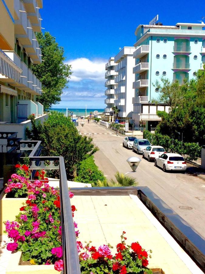 Hotel Caravel B&B Misano Adriatico Eksteriør billede