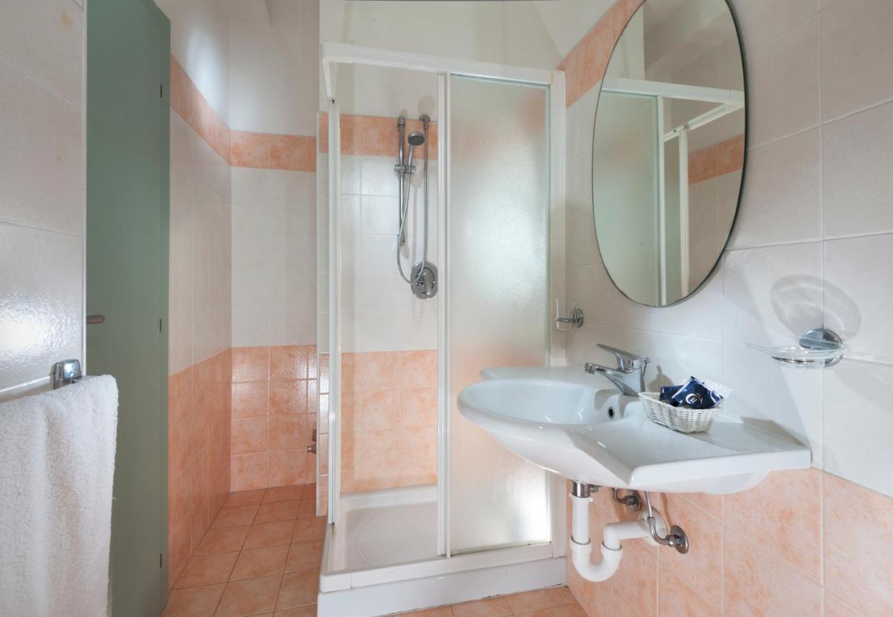 Hotel Caravel B&B Misano Adriatico Eksteriør billede